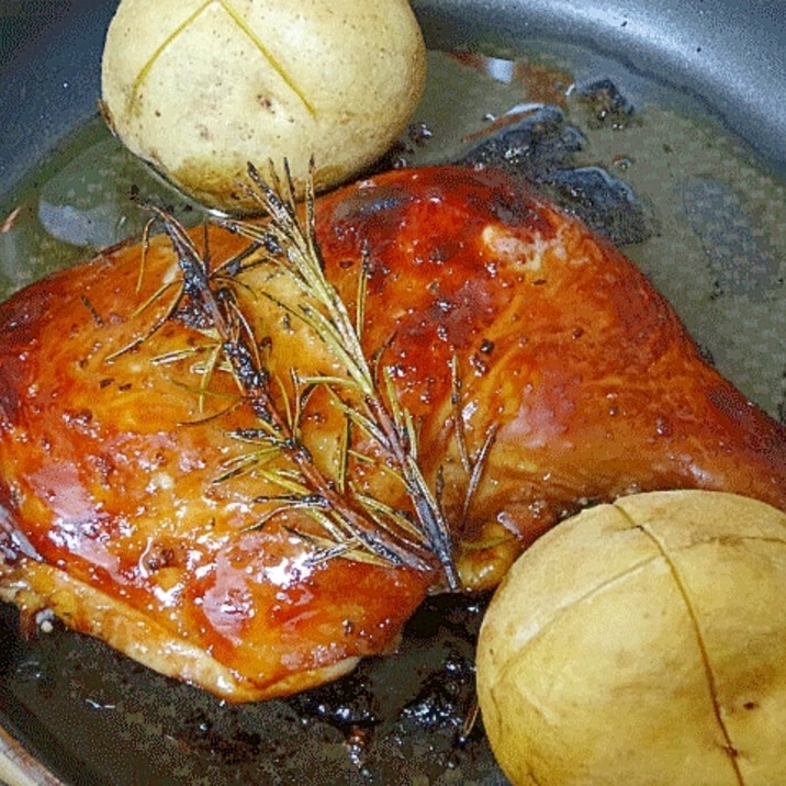 皮パリパリ！　「骨付きチキンのハーブ焼き」